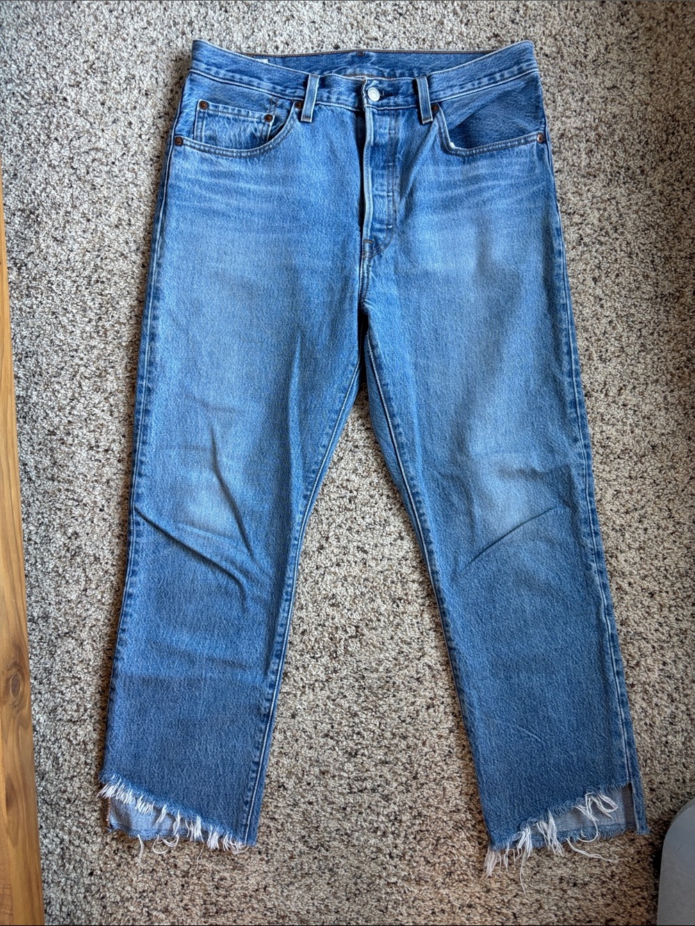 Levi's Medium Blue Raw-Hem Cropped Straight Jeans